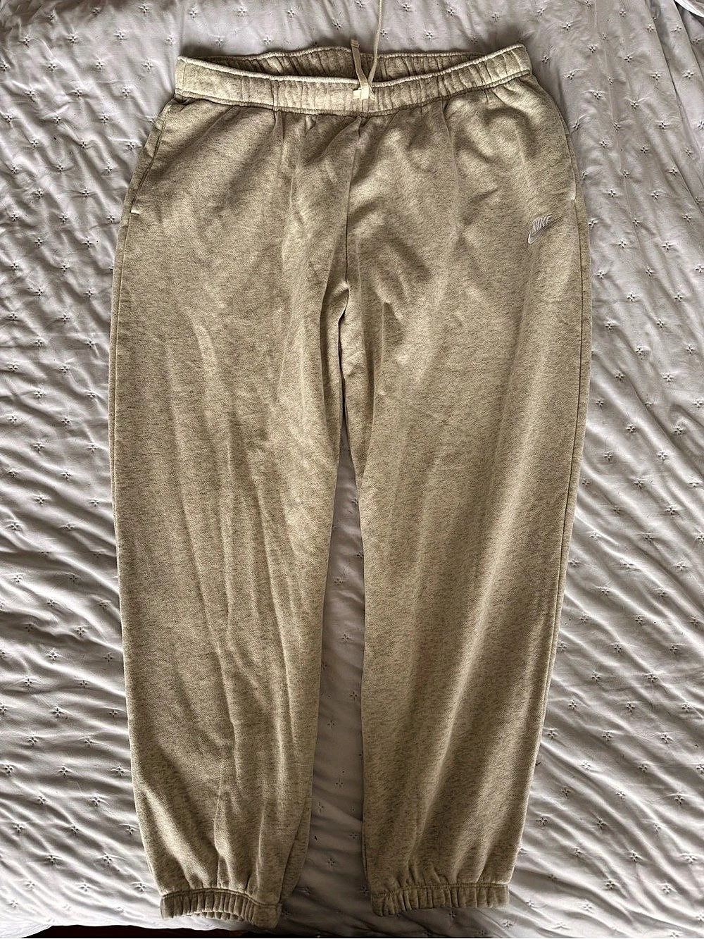 Nike Club Fleece Cuffed Fleece Joggers in Beige Size XL